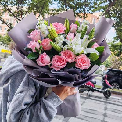 黄石11朵戴安娜粉玫瑰百合，与你一起追逐梦想